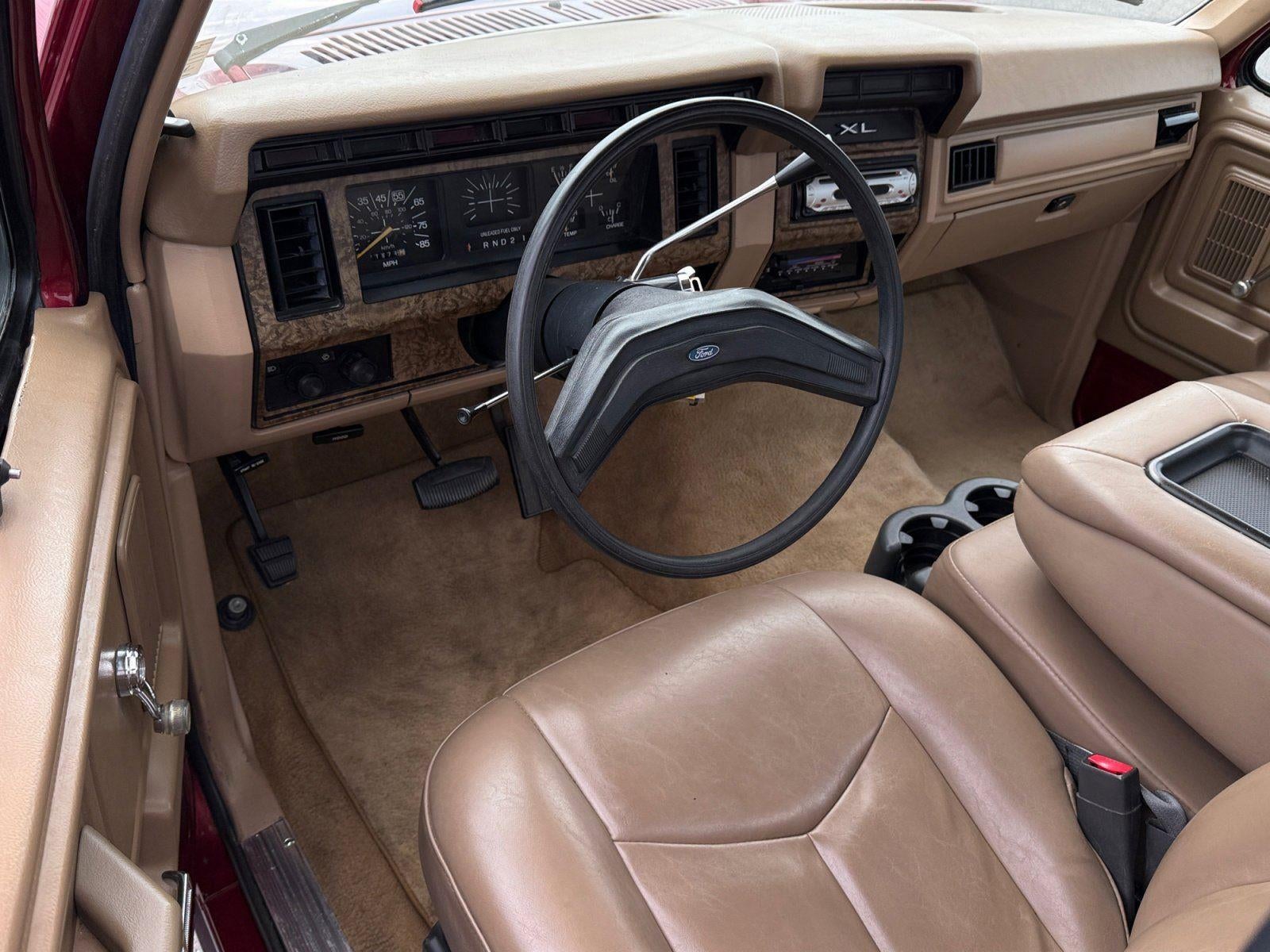 1986 Ford F-Series Pickup XL