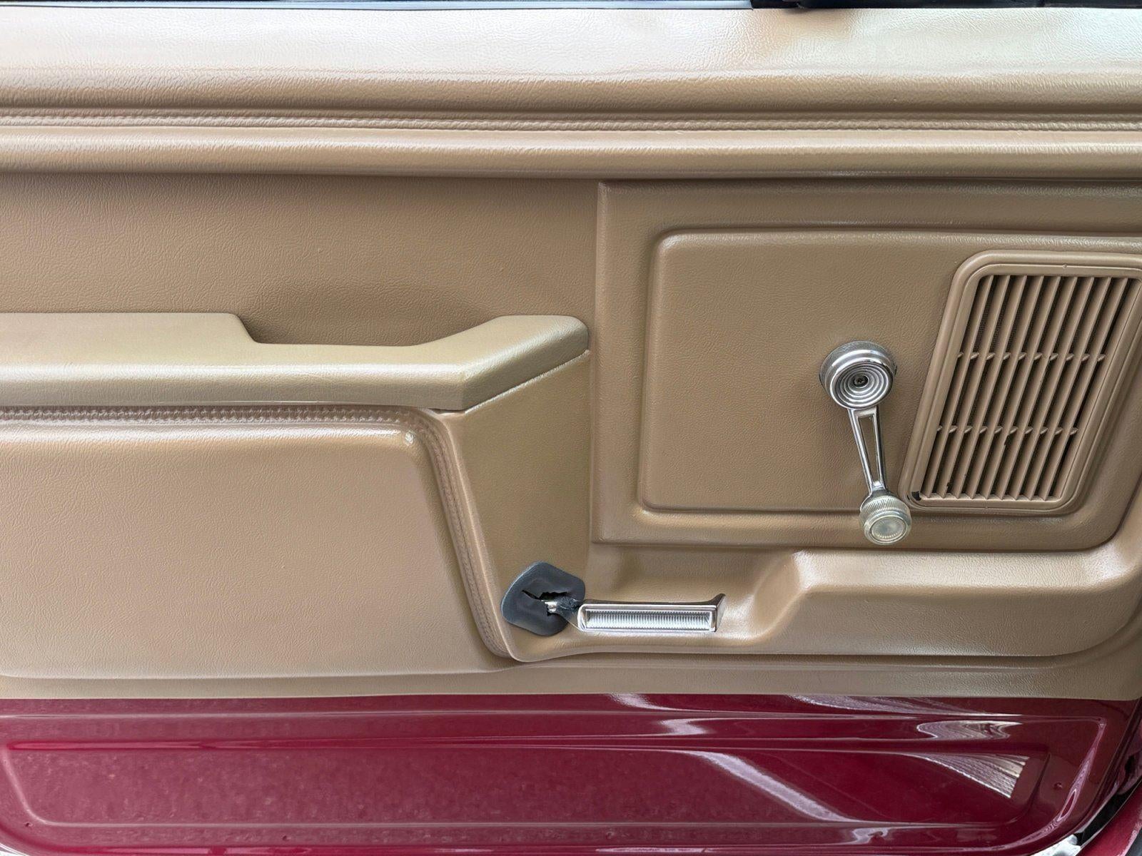 1986 Ford F-Series Pickup XL