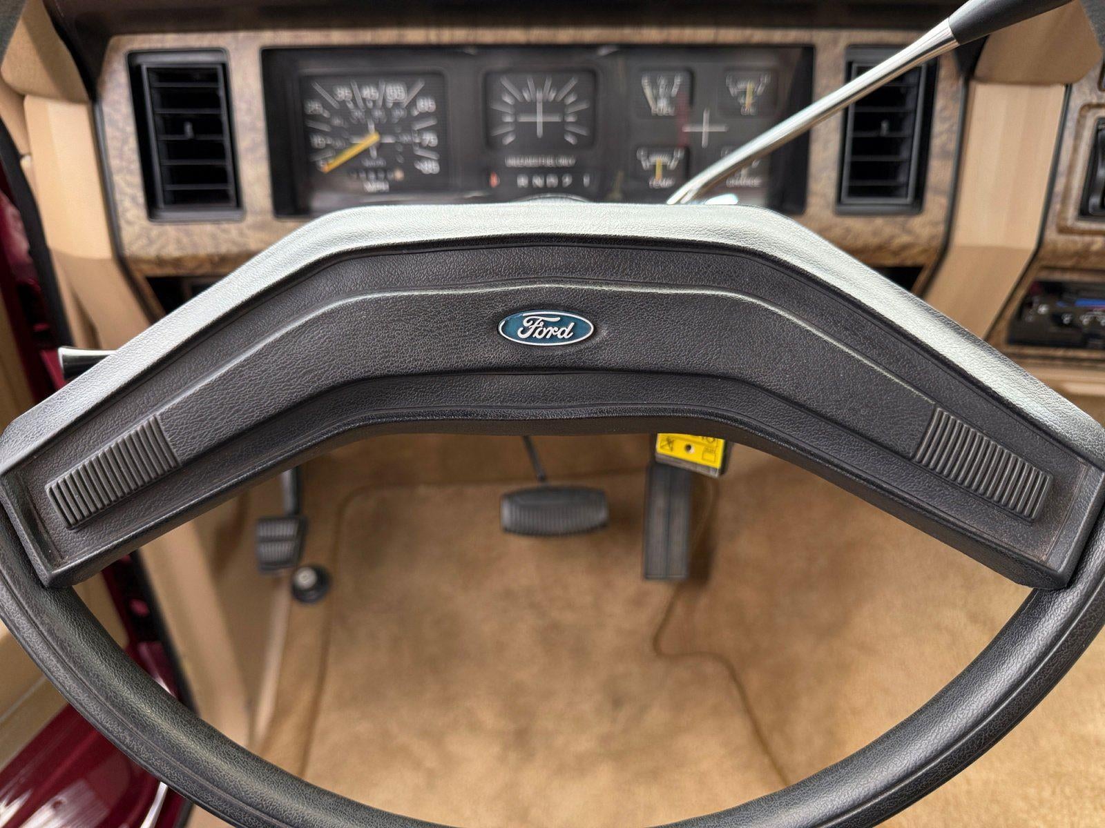 1986 Ford F-Series Pickup XL