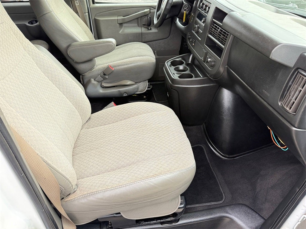 2017 Chevrolet Express 3500 LT Passenger