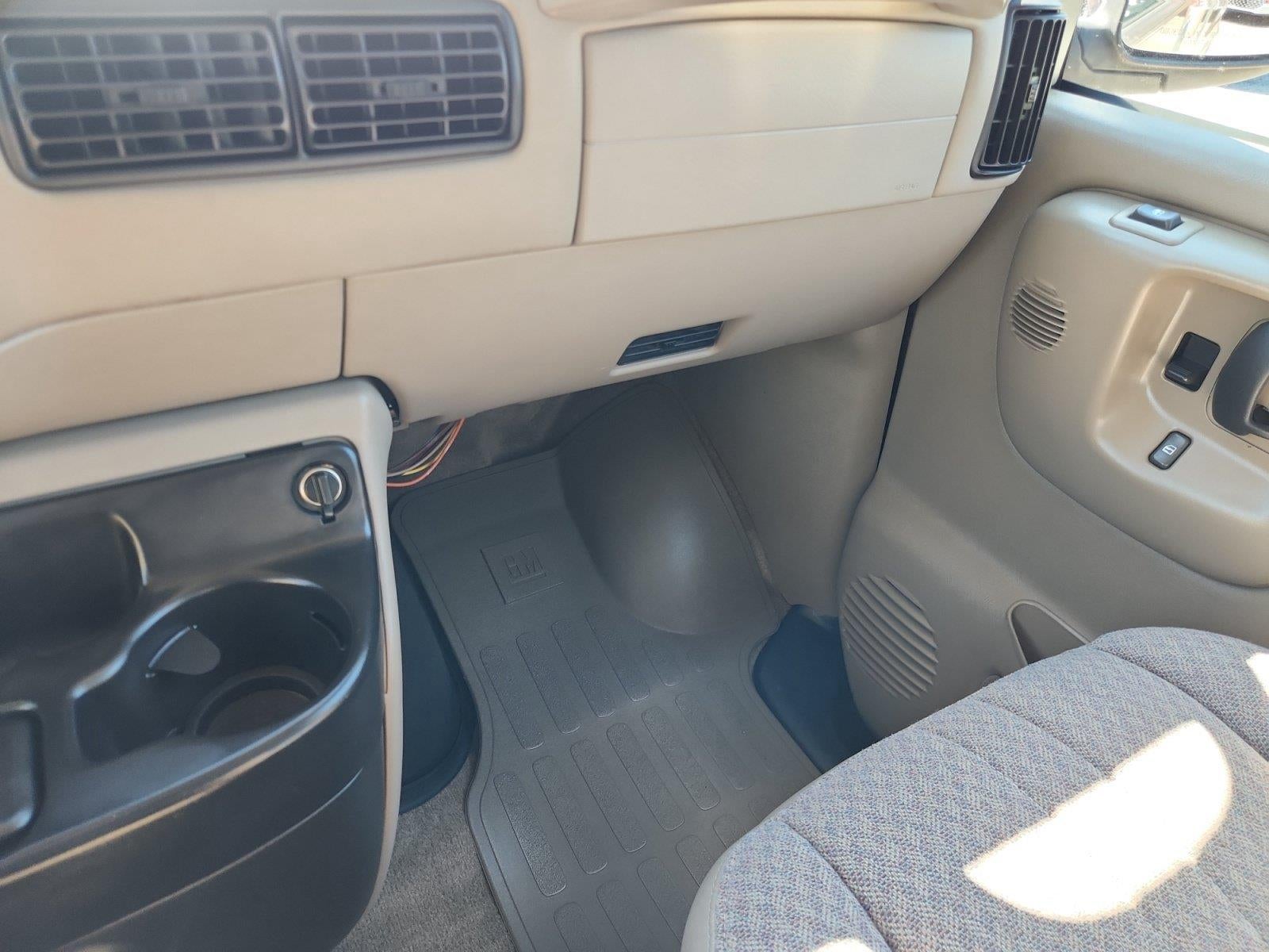 2001 Chevrolet Express Van Base