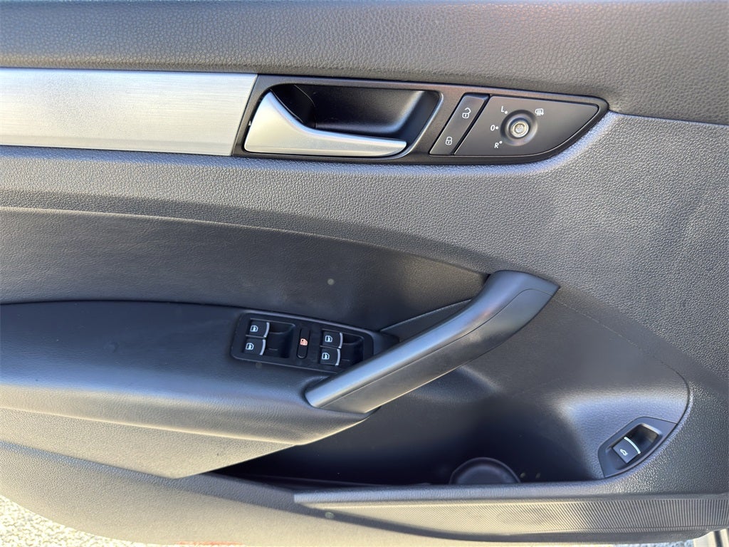 2012 Volkswagen Passat 2.5 SE