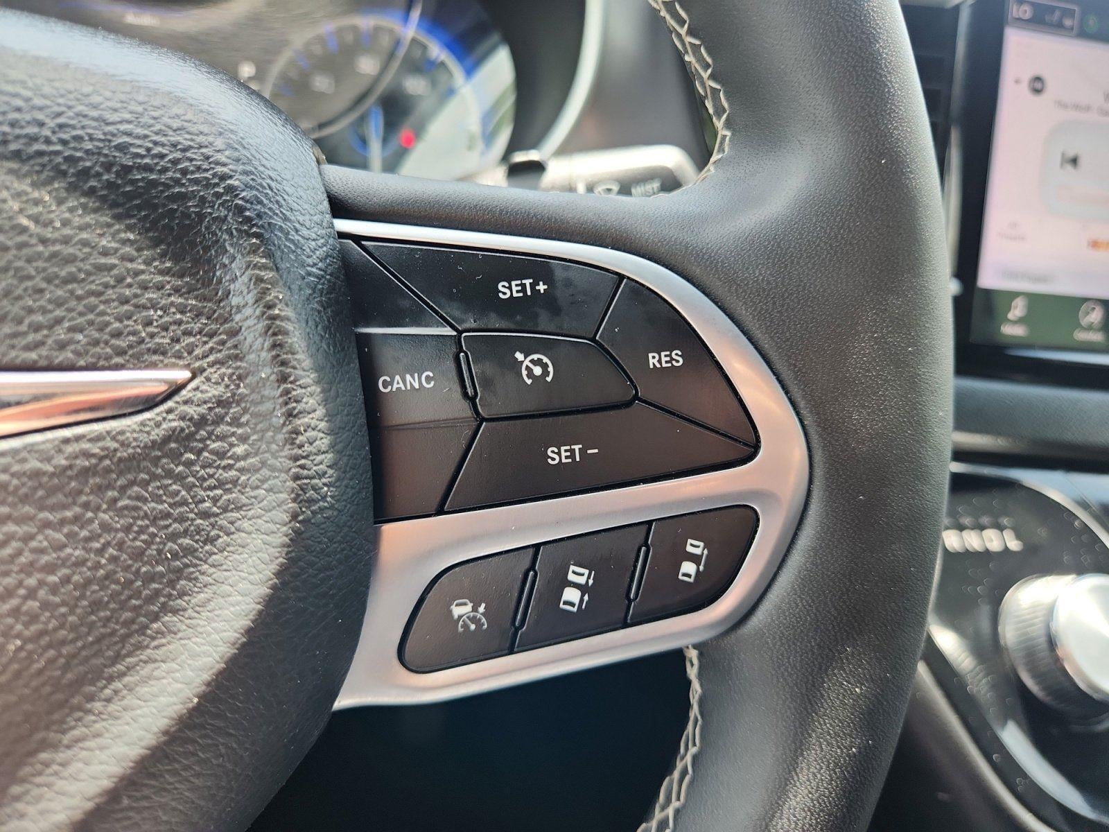 2025 Chrysler Pacifica Select