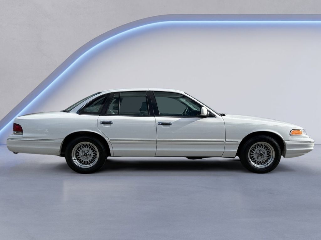 1997 Ford Crown Victoria Base