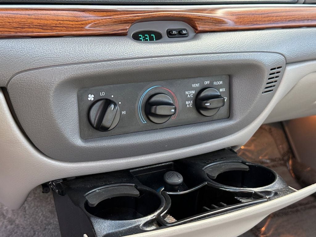 1997 Ford Crown Victoria Base