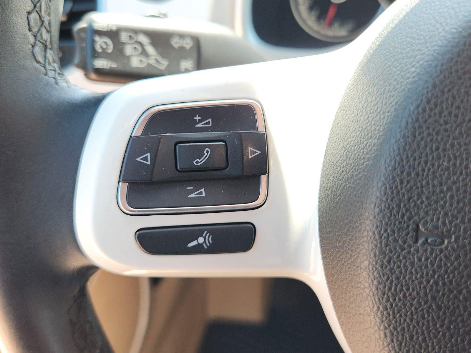 2013 Volkswagen Beetle Convertible 2.5L w/Sound/Nav