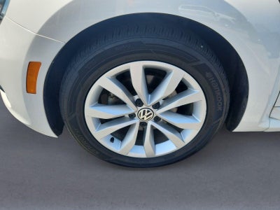 2013 Volkswagen Beetle Convertible 2.5L w/Sound/Nav