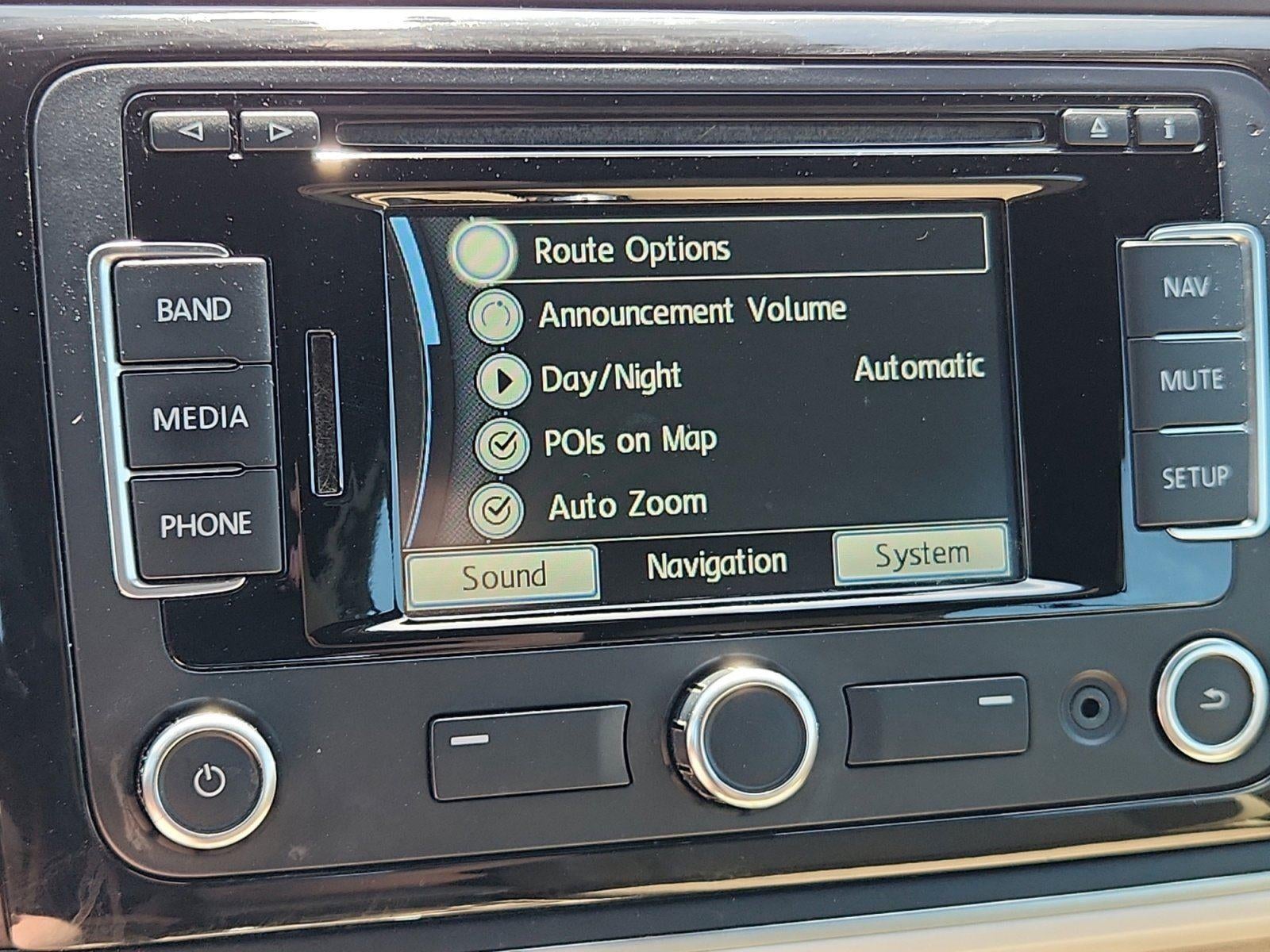 2013 Volkswagen Beetle Convertible 2.5L w/Sound/Nav