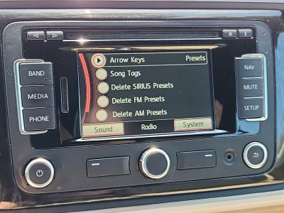 2013 Volkswagen Beetle Convertible 2.5L w/Sound/Nav