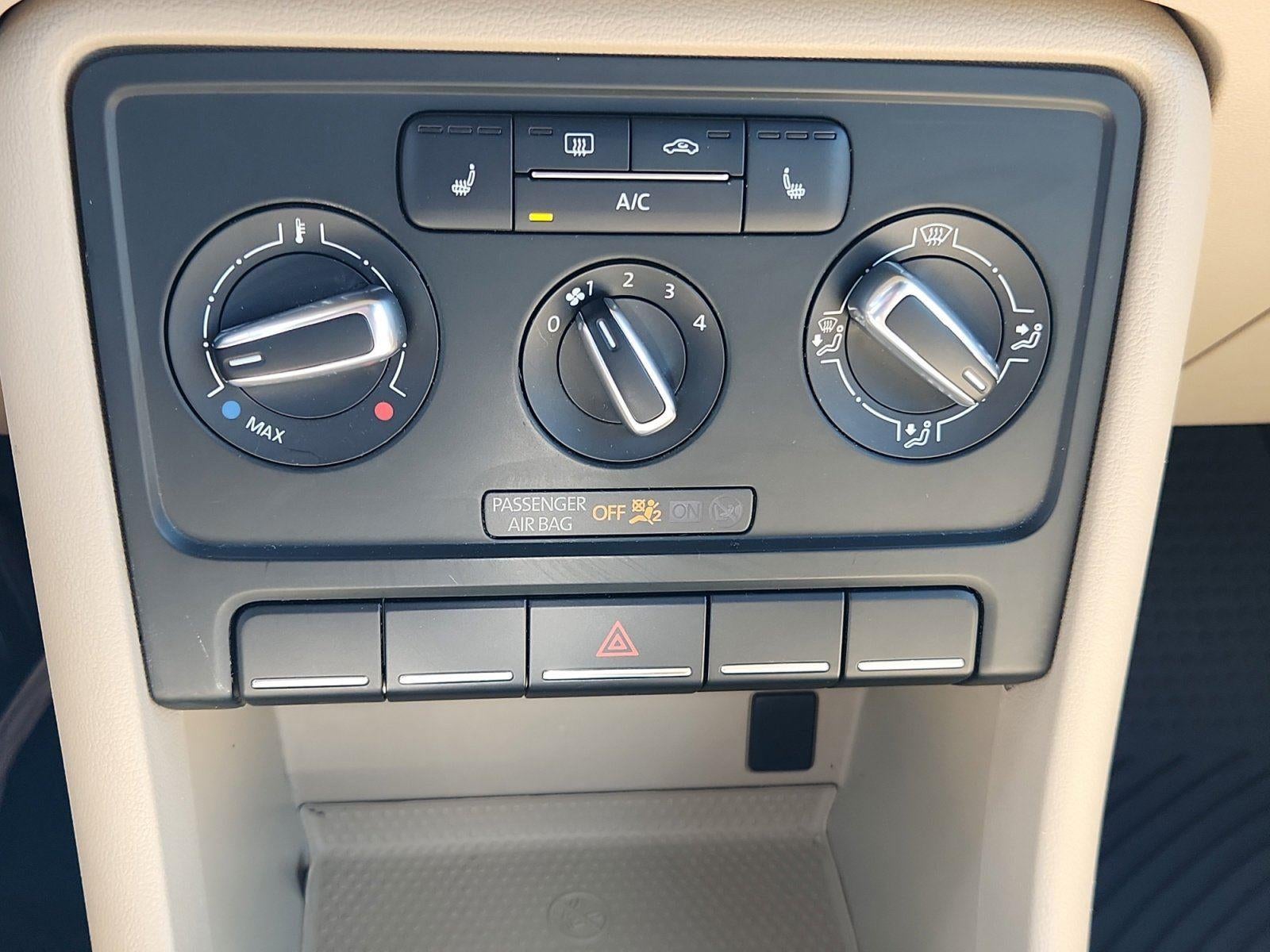 2013 Volkswagen Beetle Convertible 2.5L w/Sound/Nav