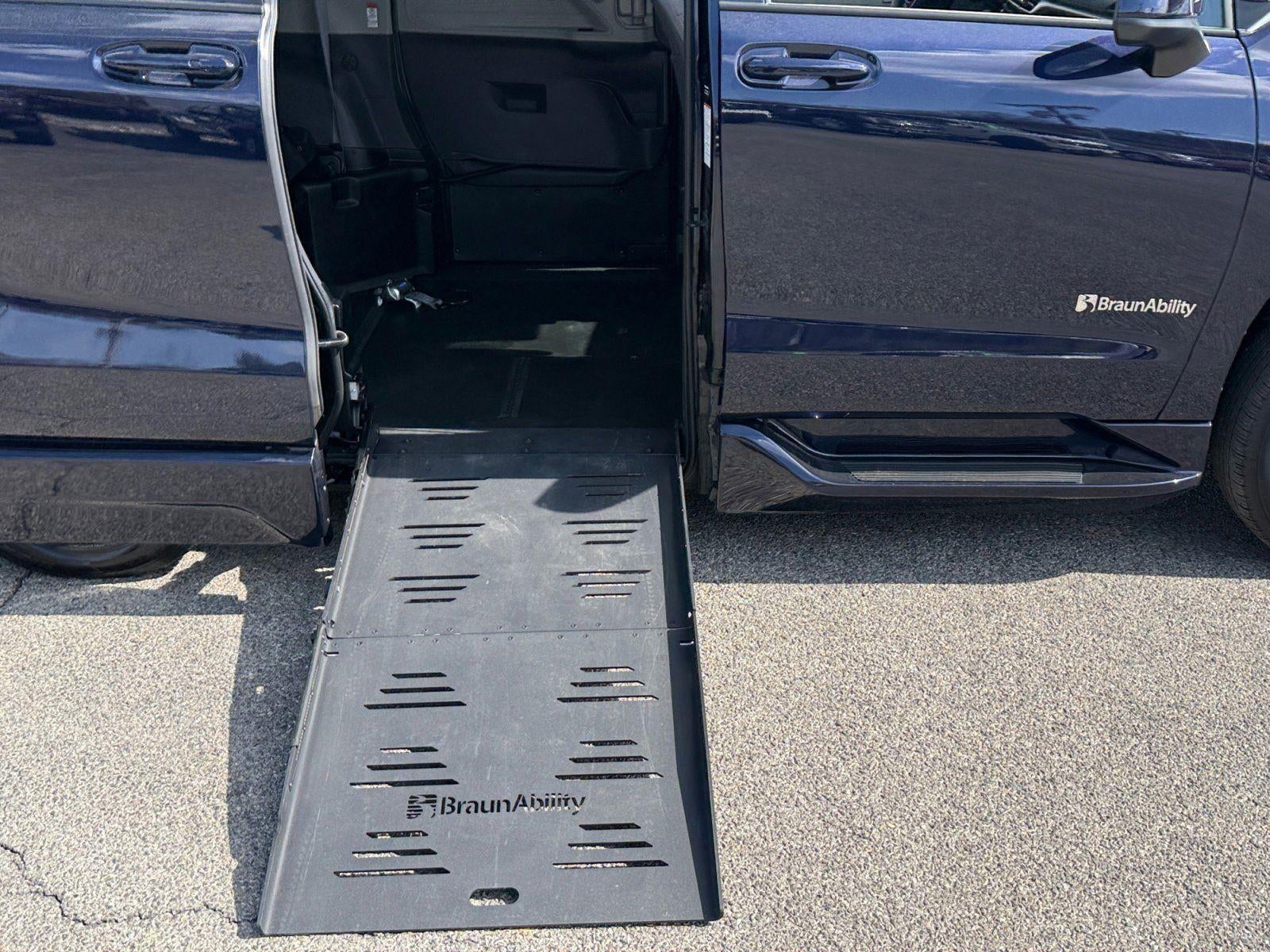 2024 Toyota Sienna LE