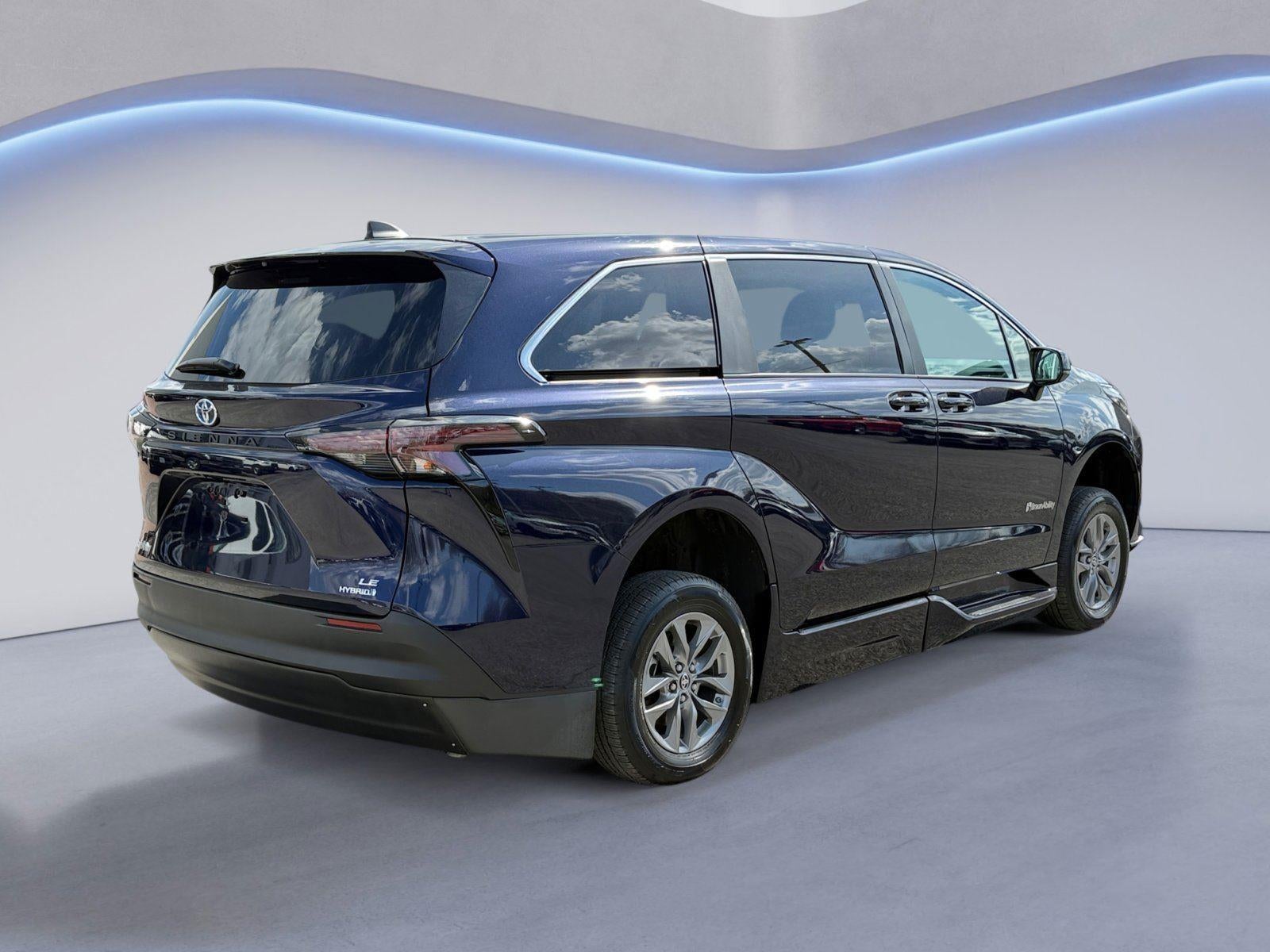 2024 Toyota Sienna LE