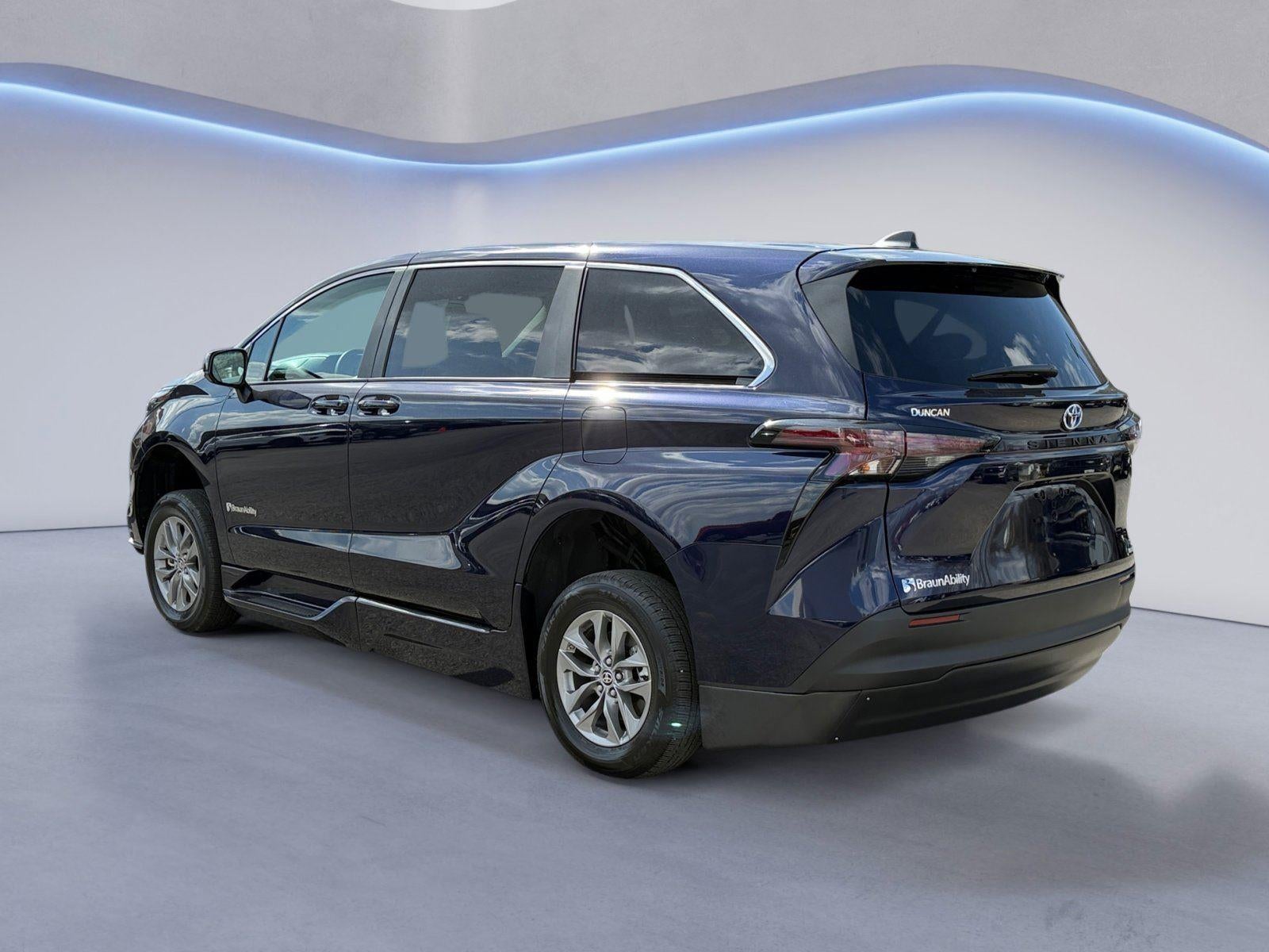 2024 Toyota Sienna LE