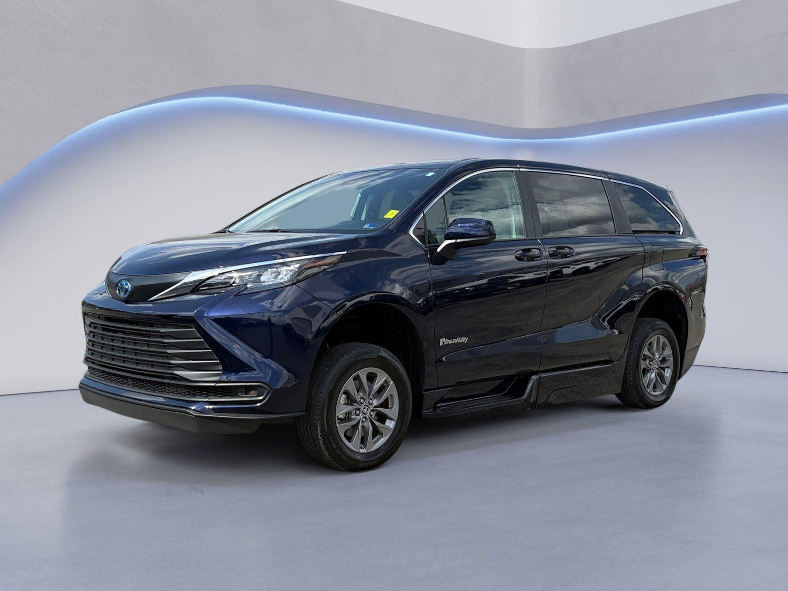 2024 Toyota Sienna LE