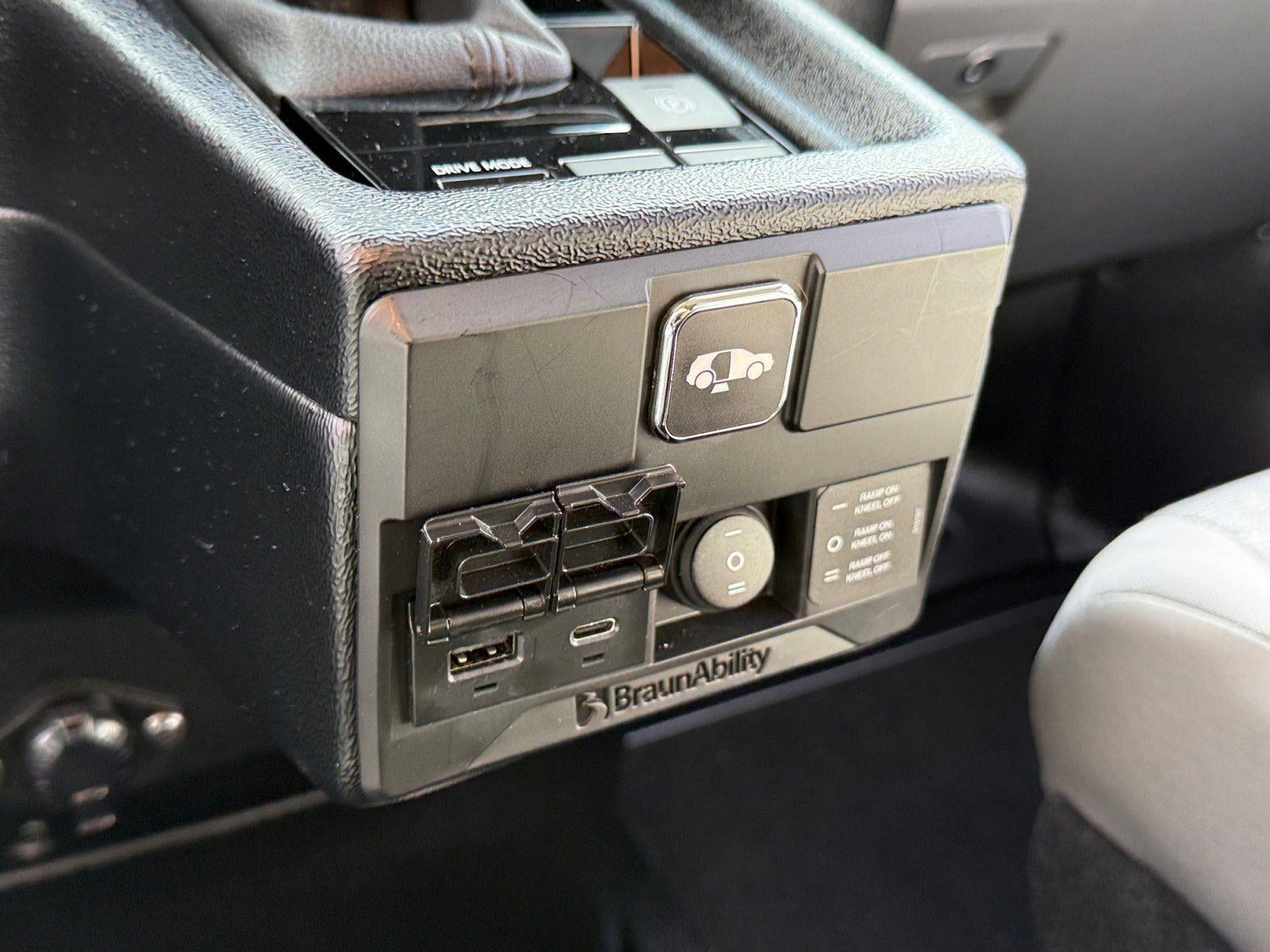 2024 Toyota Sienna LE