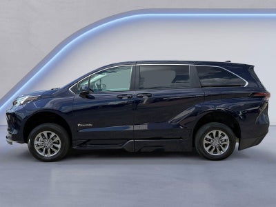 2024 Toyota Sienna LE