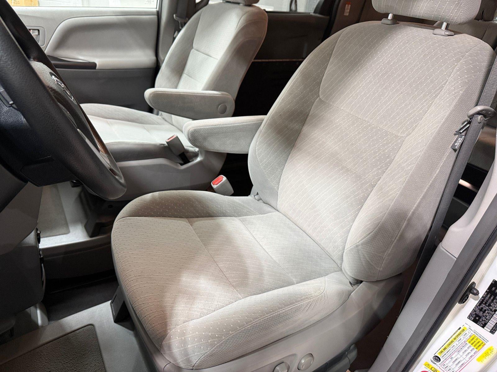 2019 Toyota Sienna LE