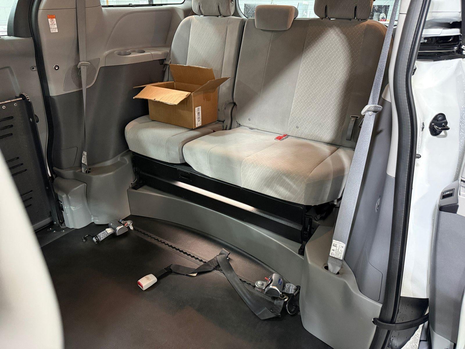 2019 Toyota Sienna LE