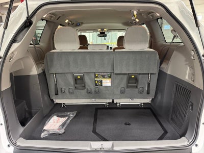 2019 Toyota Sienna LE