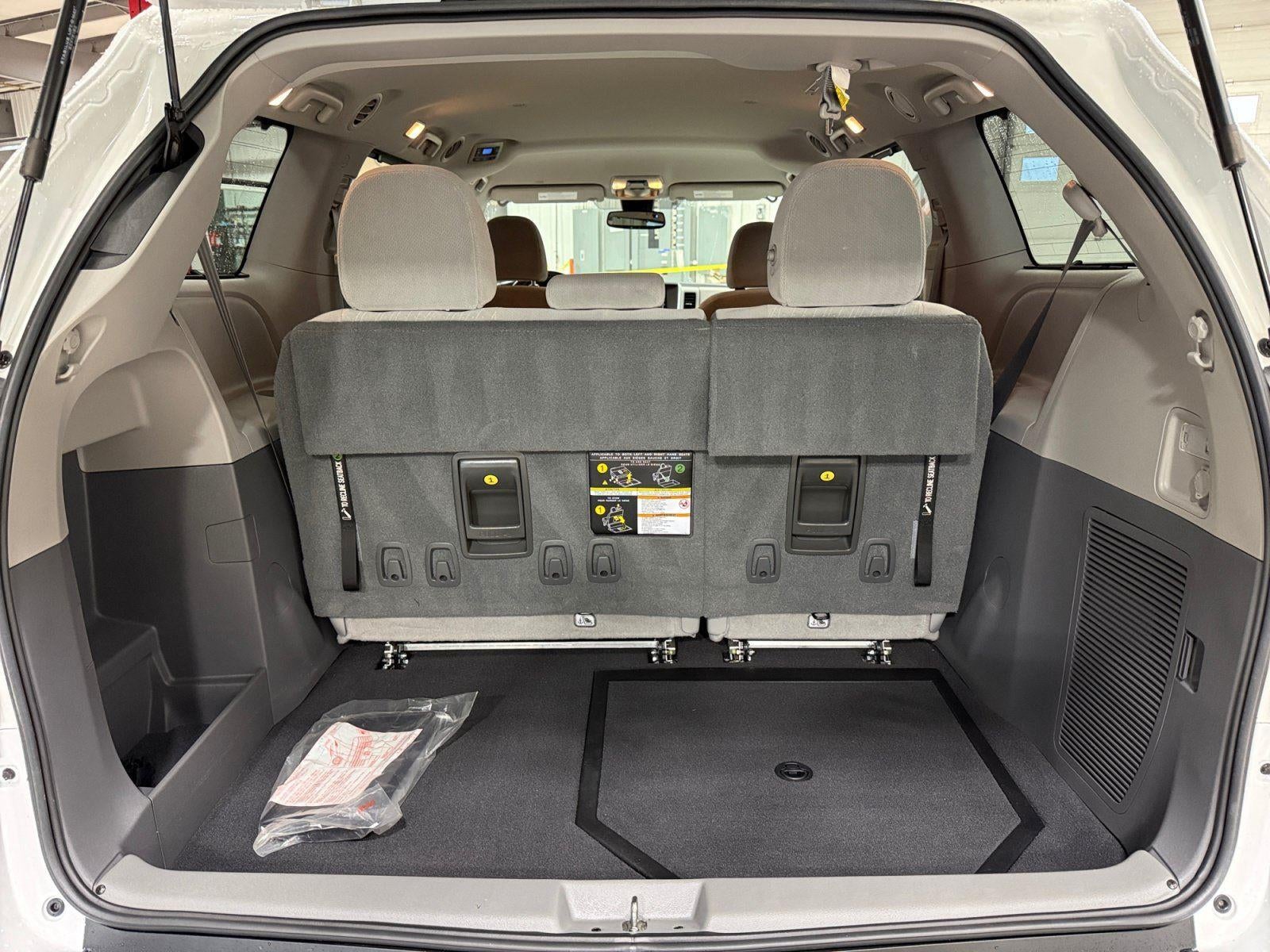 2019 Toyota Sienna LE