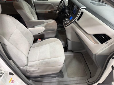 2019 Toyota Sienna LE