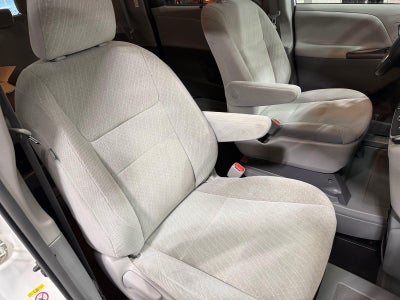 2019 Toyota Sienna LE