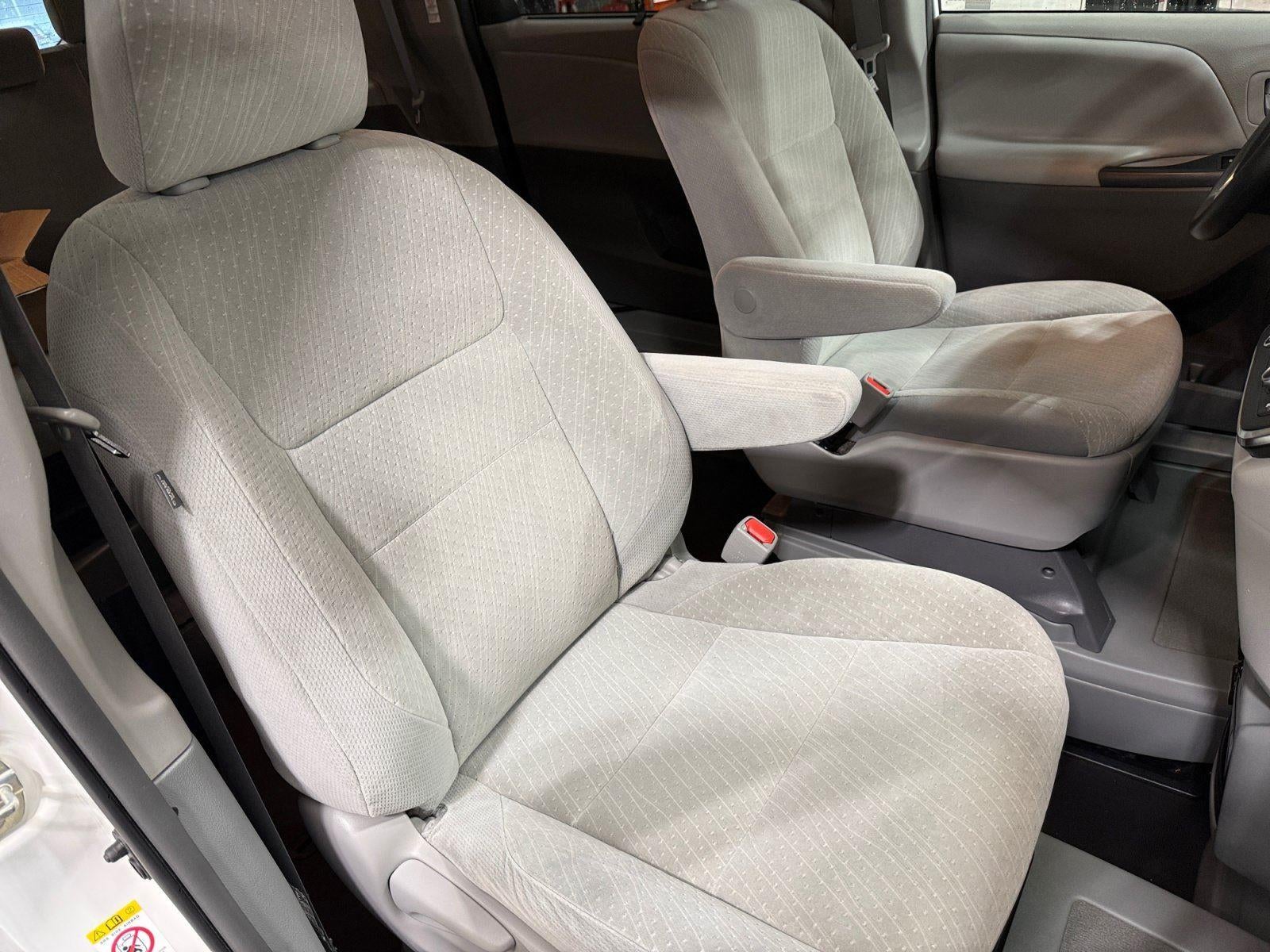 2019 Toyota Sienna LE