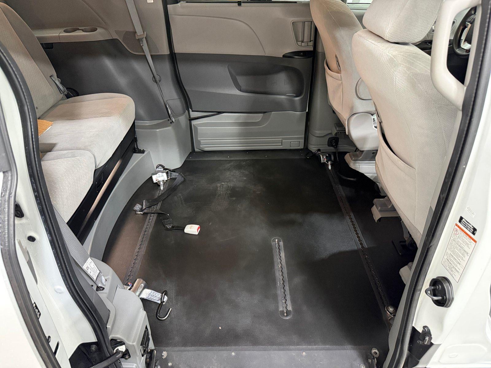 2019 Toyota Sienna LE