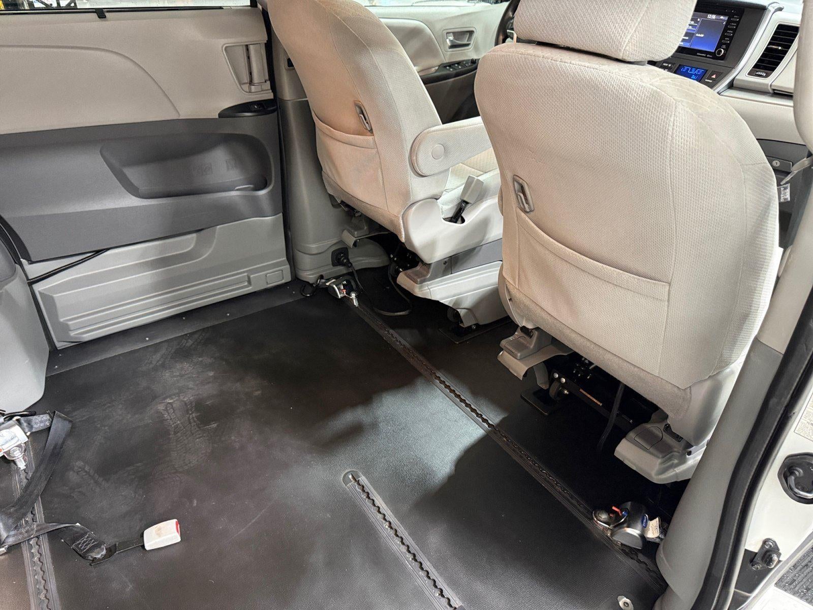 2019 Toyota Sienna LE