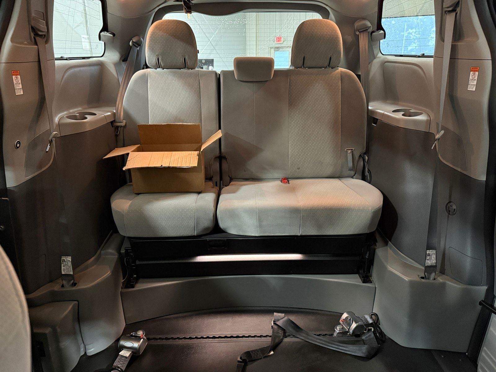 2019 Toyota Sienna LE