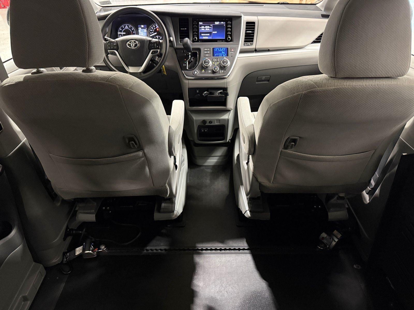 2019 Toyota Sienna LE