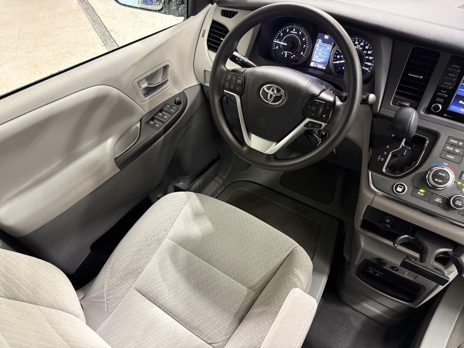 2019 Toyota Sienna LE
