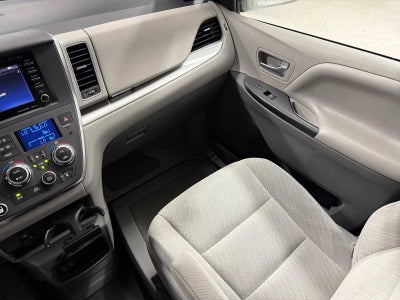 2019 Toyota Sienna LE
