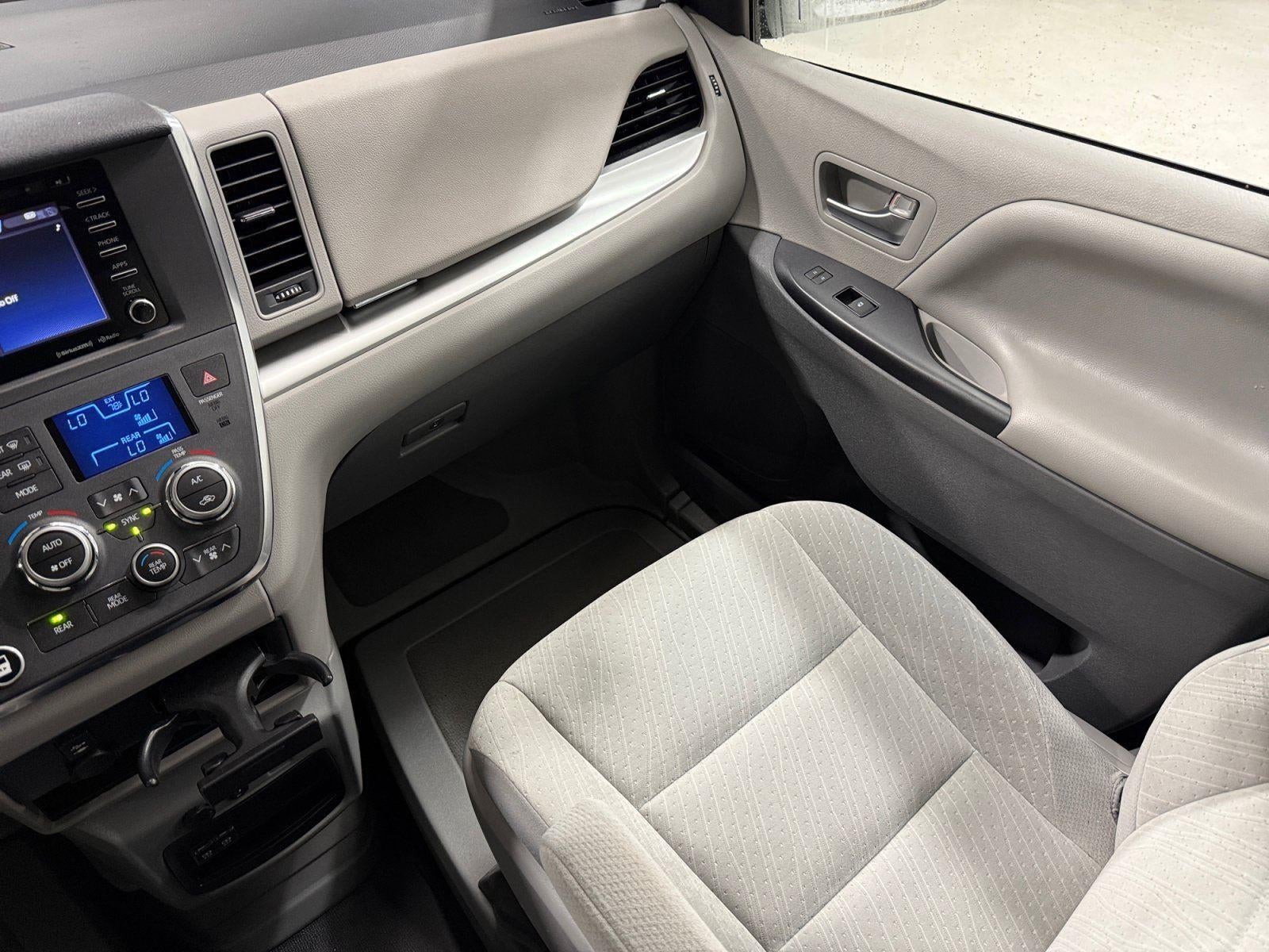 2019 Toyota Sienna LE