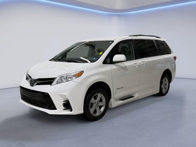 2019 Toyota Sienna LE