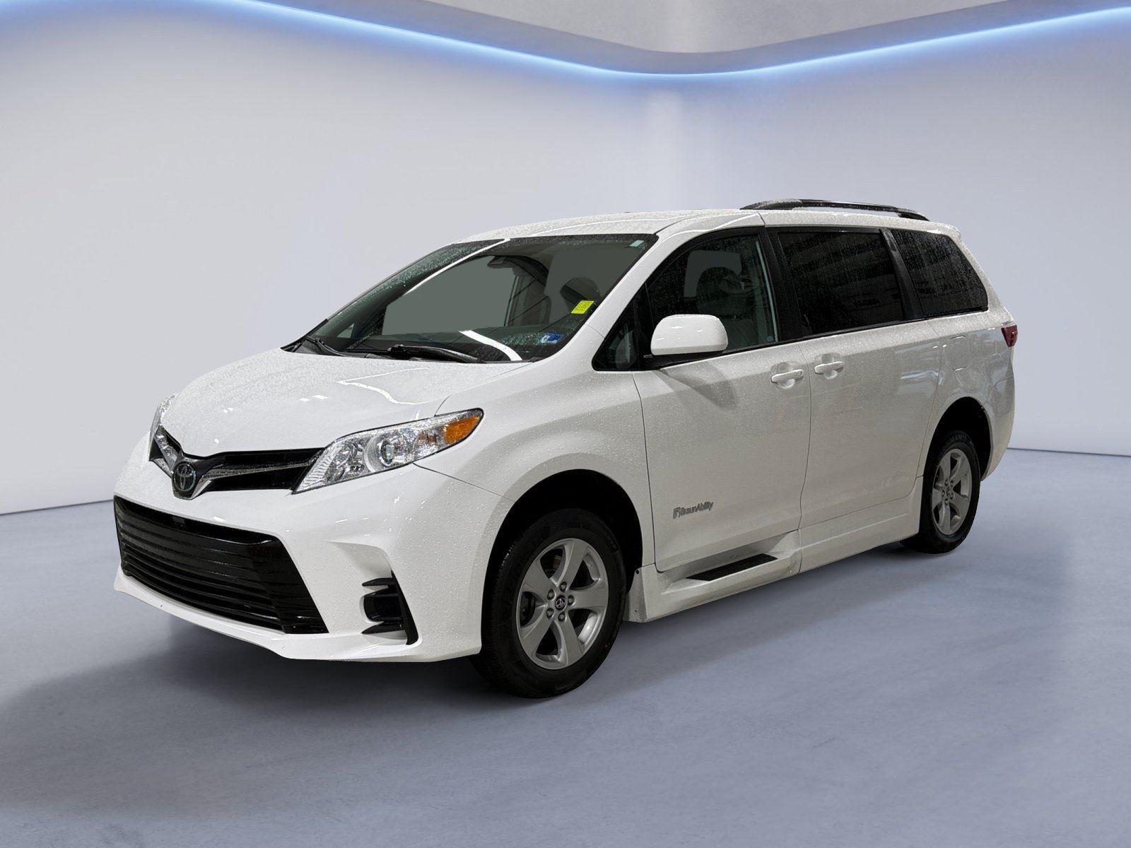 2019 Toyota Sienna LE
