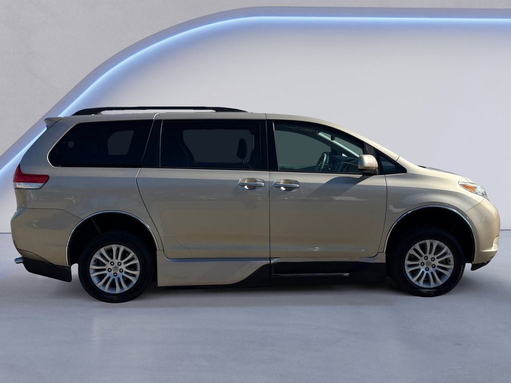 2013 Toyota Sienna XLE Mobility Auto Access
