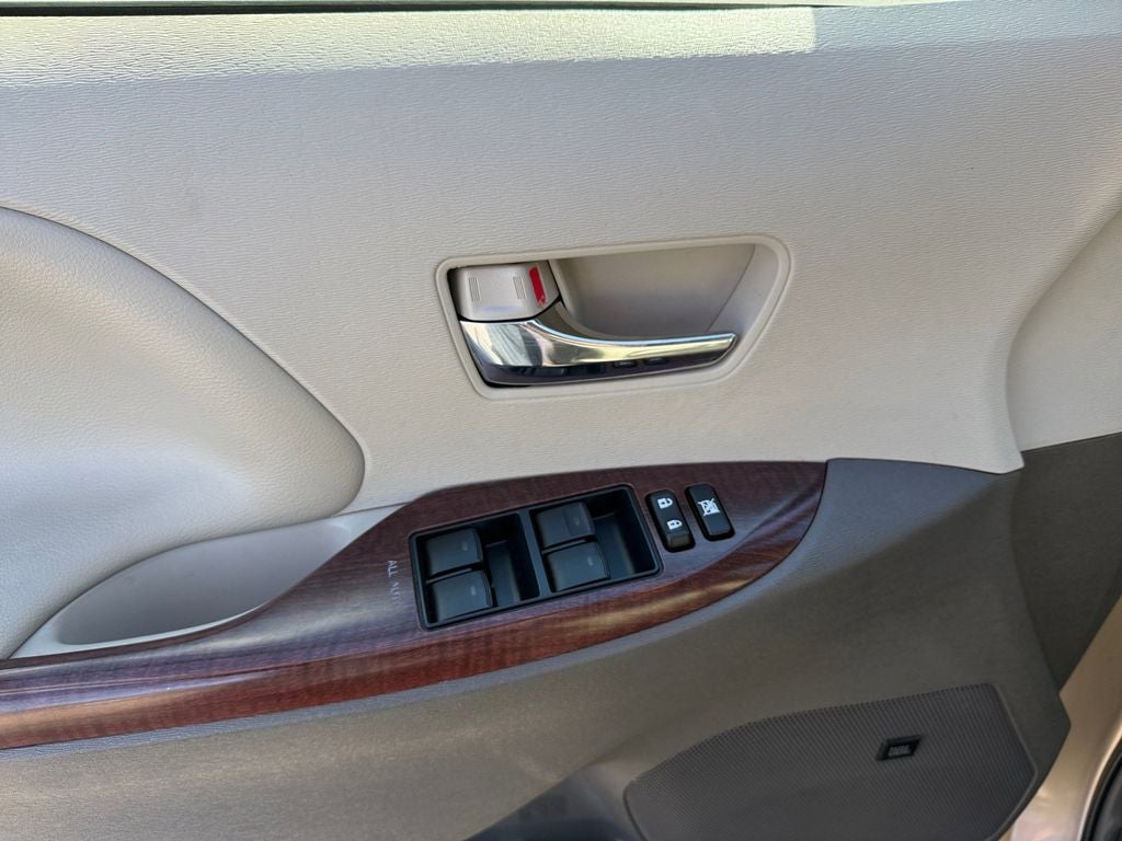 2013 Toyota Sienna XLE Mobility Auto Access