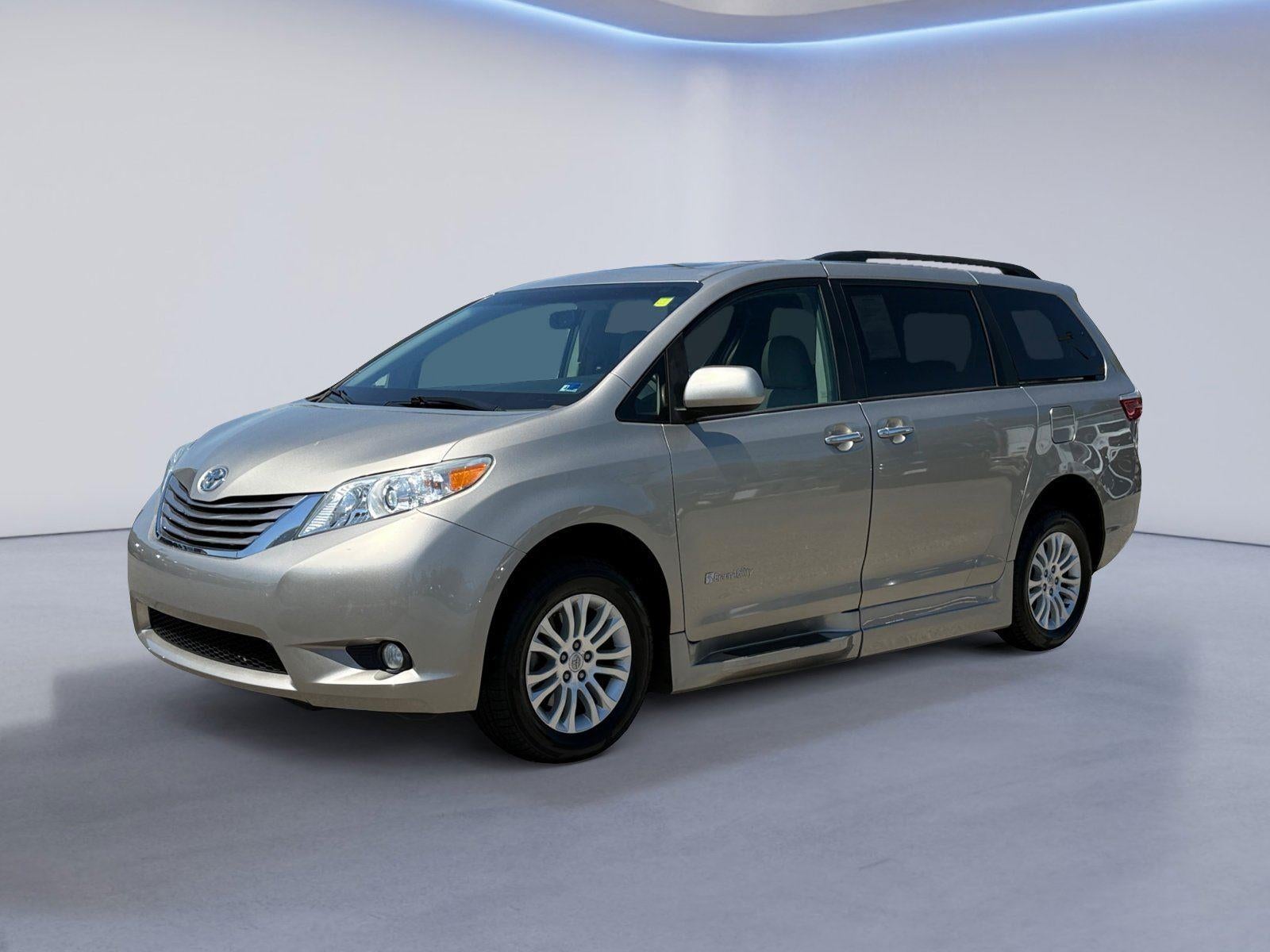 2015 Toyota Sienna XLE 8-Passenger