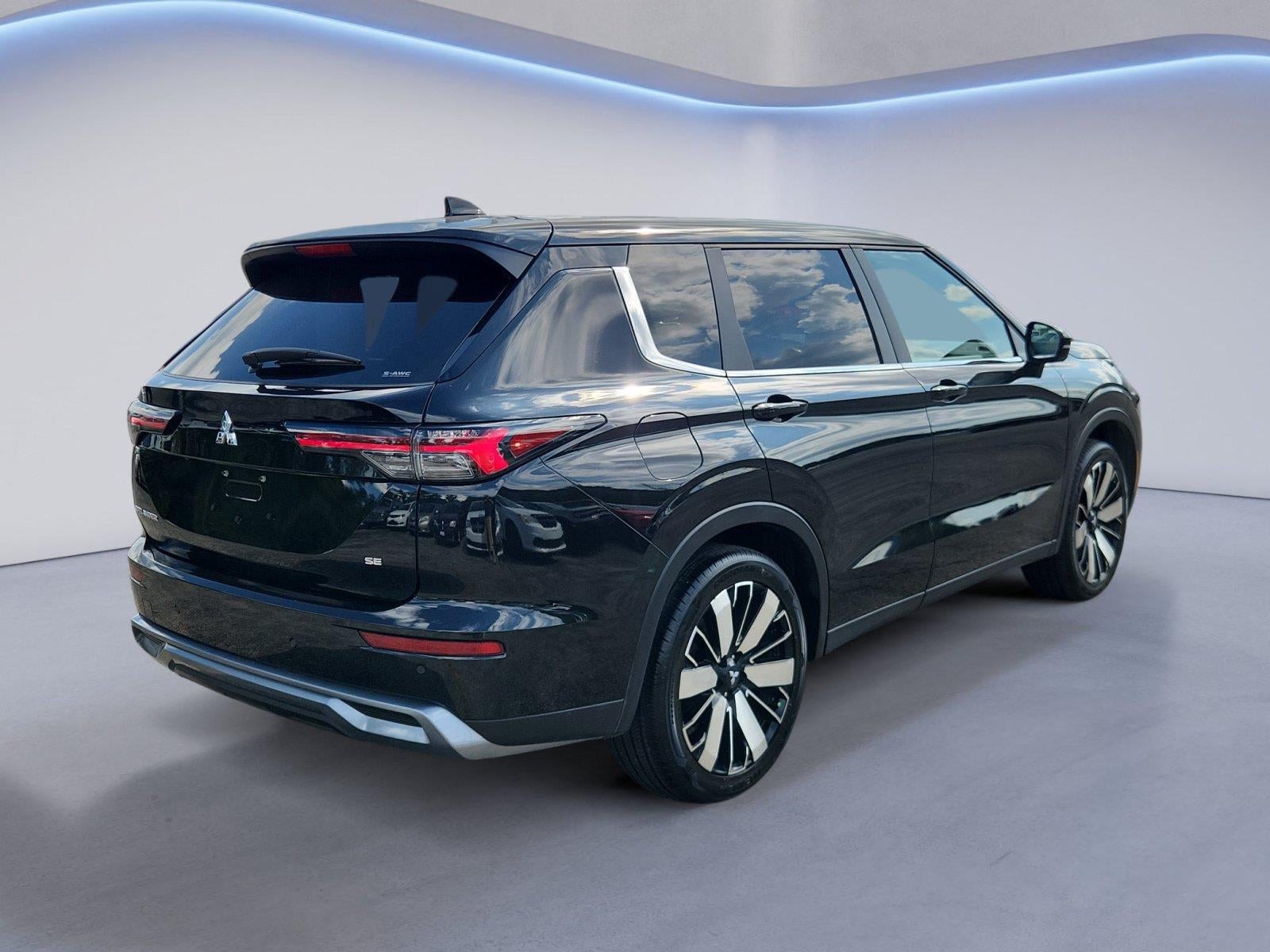 2025 Mitsubishi Outlander SE
