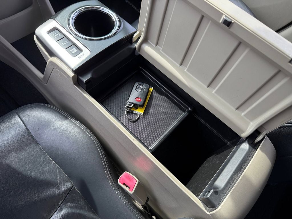 2013 Toyota Prius v Base