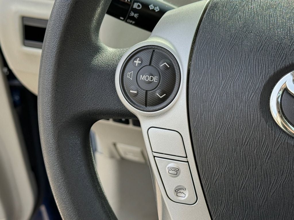 2013 Toyota Prius v Base