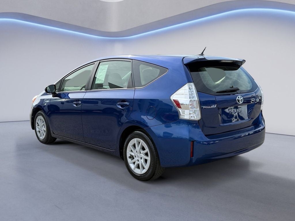 2013 Toyota Prius v Base
