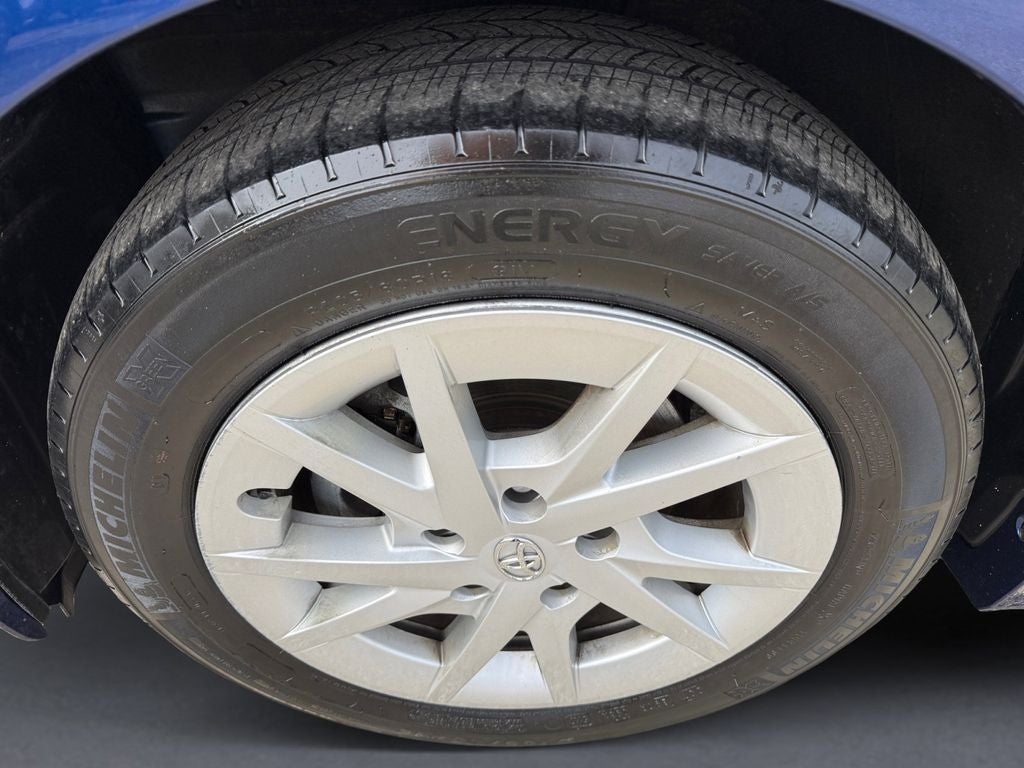 2013 Toyota Prius v Base