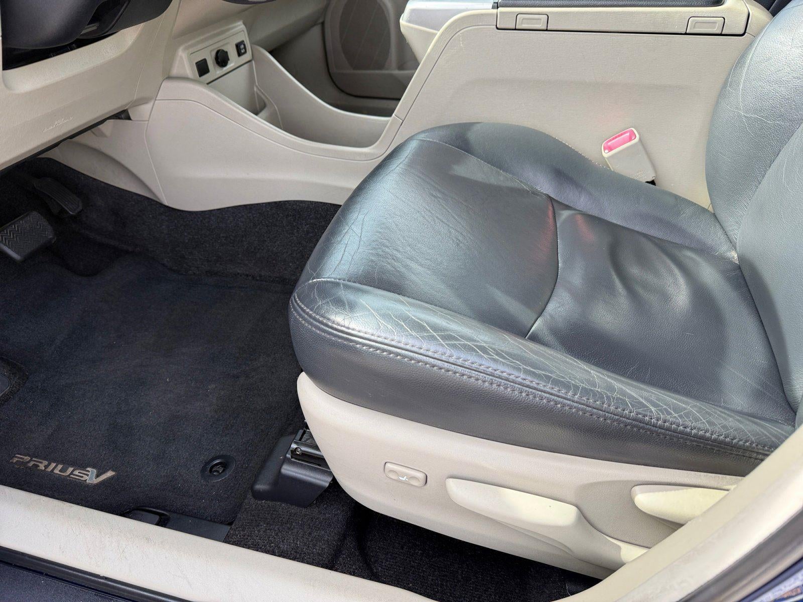 2013 Toyota Prius v Two